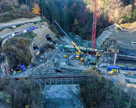 Baulos H21 Sillschlucht: Baubeginn von zwei Eisenbahnbrücken über die Sill 