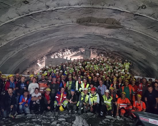 Breakthrough on the first connecting tunnel from the Lower Inn valley to the Wipp valley