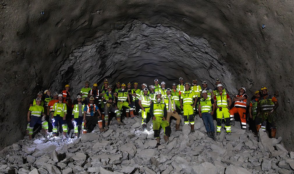 Abbattuto un diaframma nella galleria principale est