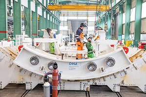 Montage der TBM im Werk von Herrenknecht