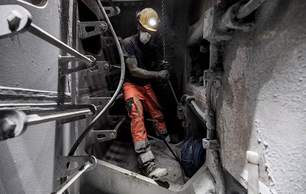 Construction lot "H41 Sill Gorge-Pfons": Chisel change in the cutter head of TBM Ida during stoppage