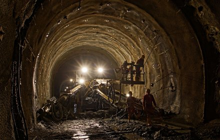 Lining of the Padaster tunnel with insulating film