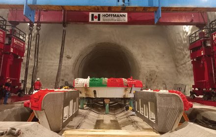 Assembly of the cutter head in the Ahrental assembly chamber