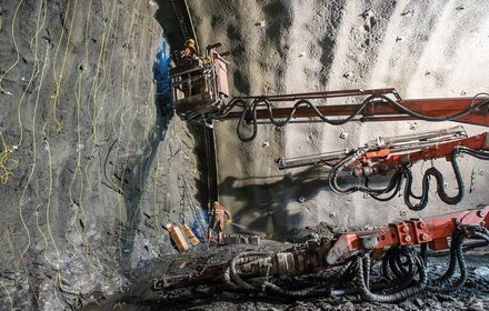 Laden und Sprengen im Zufahrtstunnel Wolf