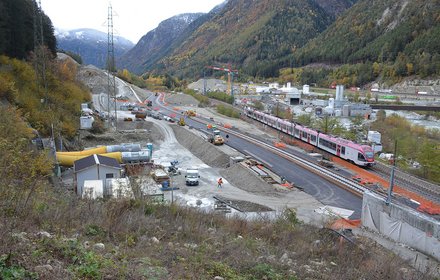 Spostamento della linea storica - posa binari del nuovo tracciato