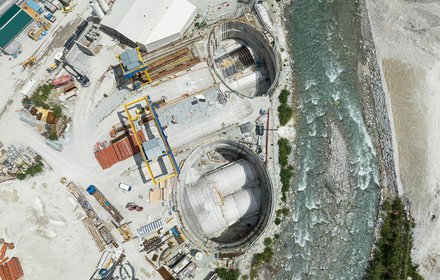 Luftaufnahme der Baustelle Eisackunterquerung