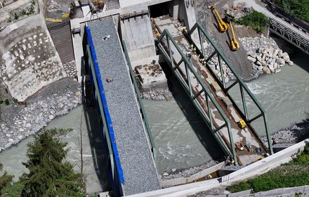 Baulos H21 Sillschlucht: Portal Tunnel Silltal „oben“ und Portal Viller Berg „unten“ mit Eisenbahnüberführung über die Sill. Die westliche Eisenbahnüberführung ist aus brandschutztechnischen Gründen eingehaust.