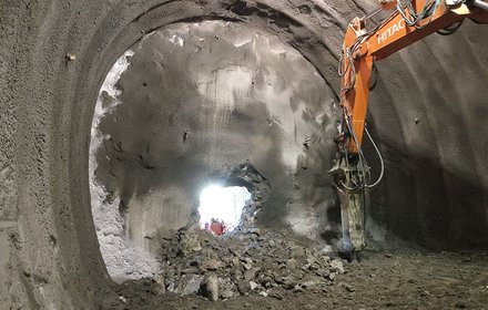 Durchschlag Verbindungstunnel unter dem Fluss Eisack